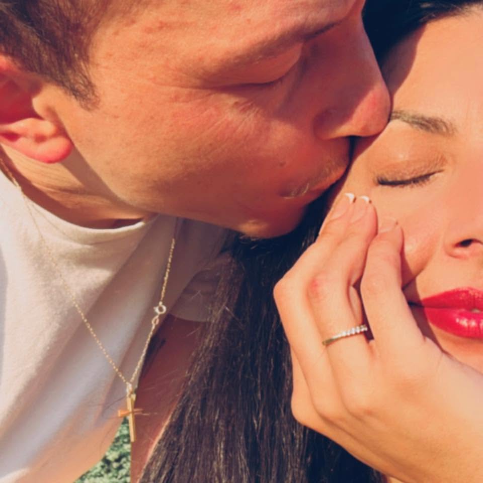 Tressy et Andrea - un baiser sur le front, au soleil